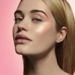 Maybelline Master Chrome Metallic Highlighter Powder, Molten Gold, 1 Count - Image 4